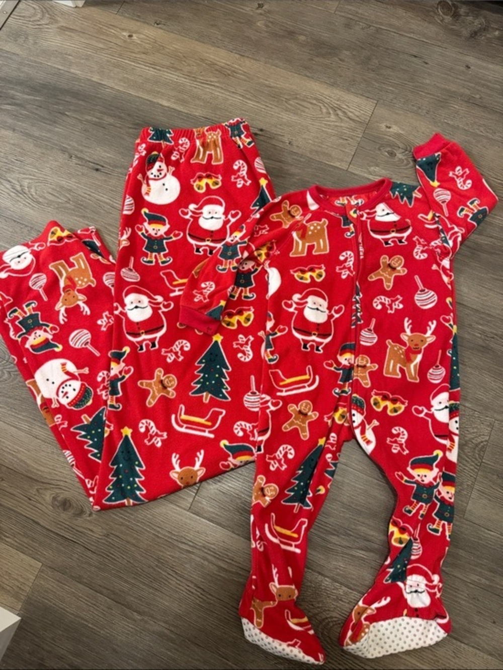 The Children's Place Fleece Matching Pajamas. Unisex M/18-24m. Like New❤️💚